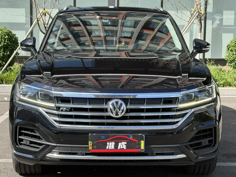 Volkswagen Touareg 3.0 TSI Sharp Front Version Country V