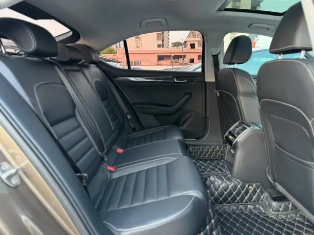 Skoda Speed pie ZI330 DSG Deluxe Edition Country V