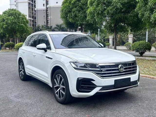 Volkswagen Touareg 3.0 TSI Sharp Front Version Country V