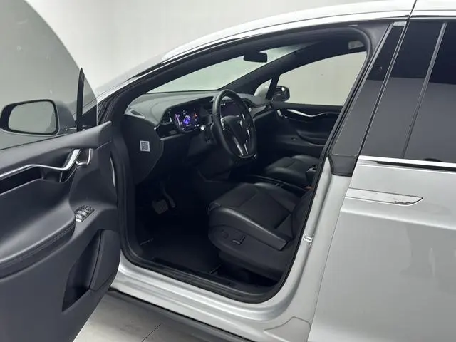 Tesla Model X 100D long battery life version