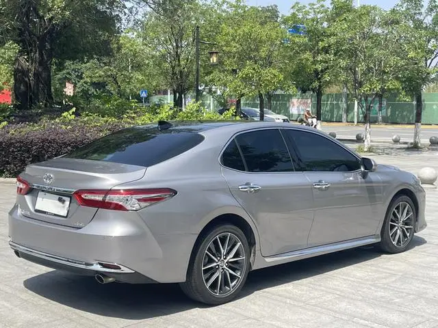 TOYOTA Camry 2.5G Deluxe Edition