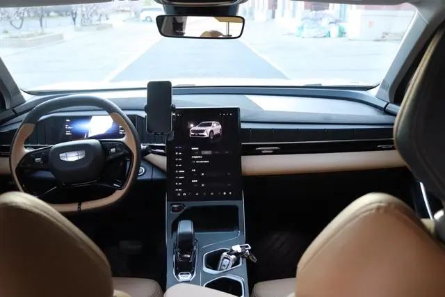 Geely Boyue L 1.5TD DCT Longteng Edition