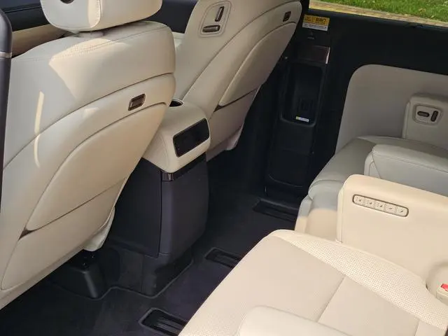 Li Auto Ideal MEGA Home Family Special Edition