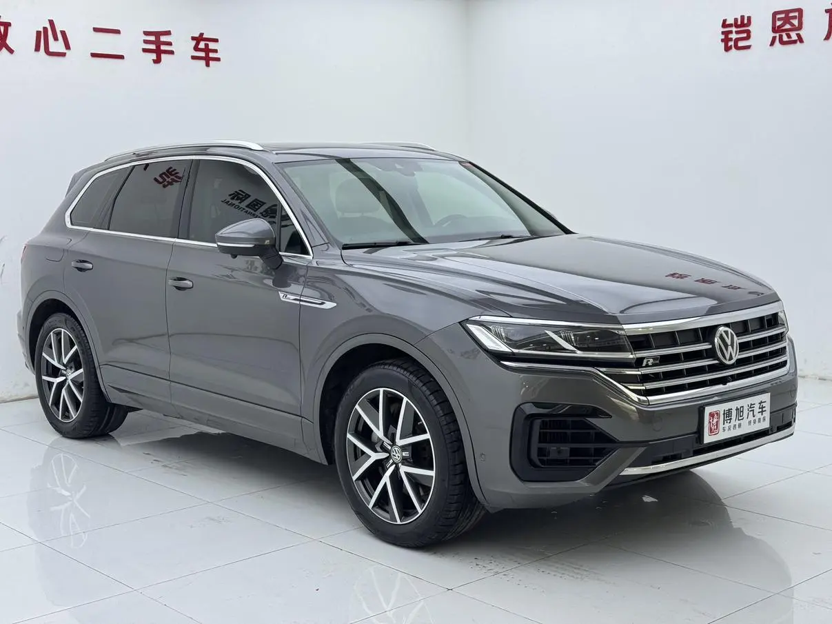 Volkswagen Touareg 3.0 TSI Sharp Front Version Country V