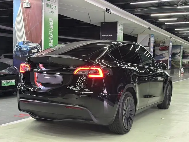 Tesla Model Y Facelifted rear-wheel drive version