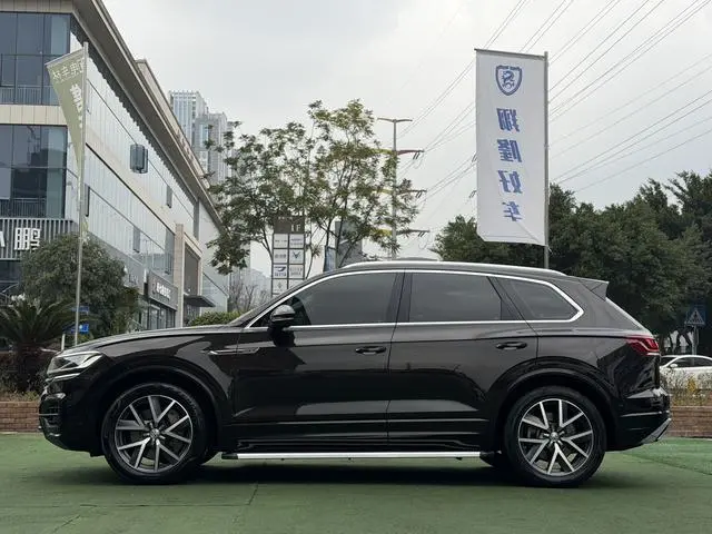 Volkswagen Touareg 3.0 TSI Sharp Front Version Country VI