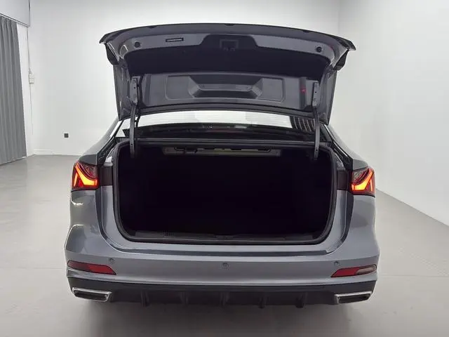 Roewe Roewe i5 1.5L CVT Premium Edition