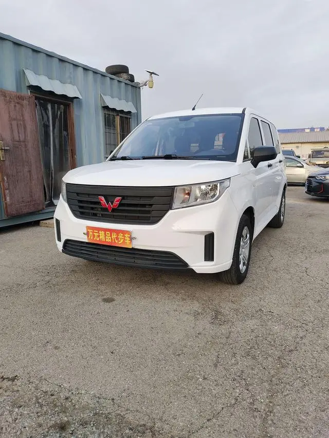 Wuling Wuling Hongguang PLUS 1.5L manual standard type 5 seats