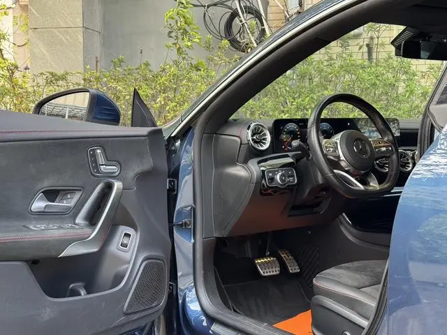 Mercedes-Benz Mercedes-Benz CLA CLA 200 four-door coupe