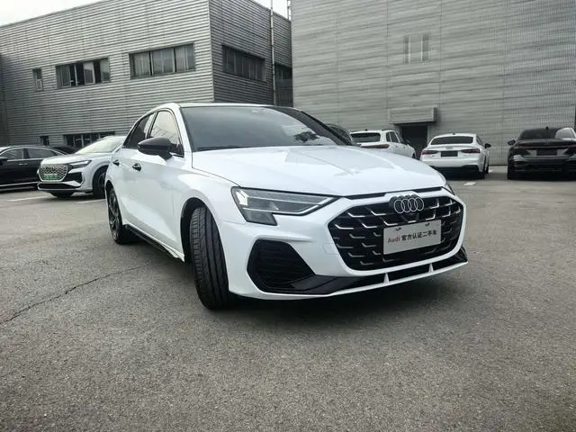 Audi Audi A3 Sportback 35 TFSI Flying Spur Exclusive Type