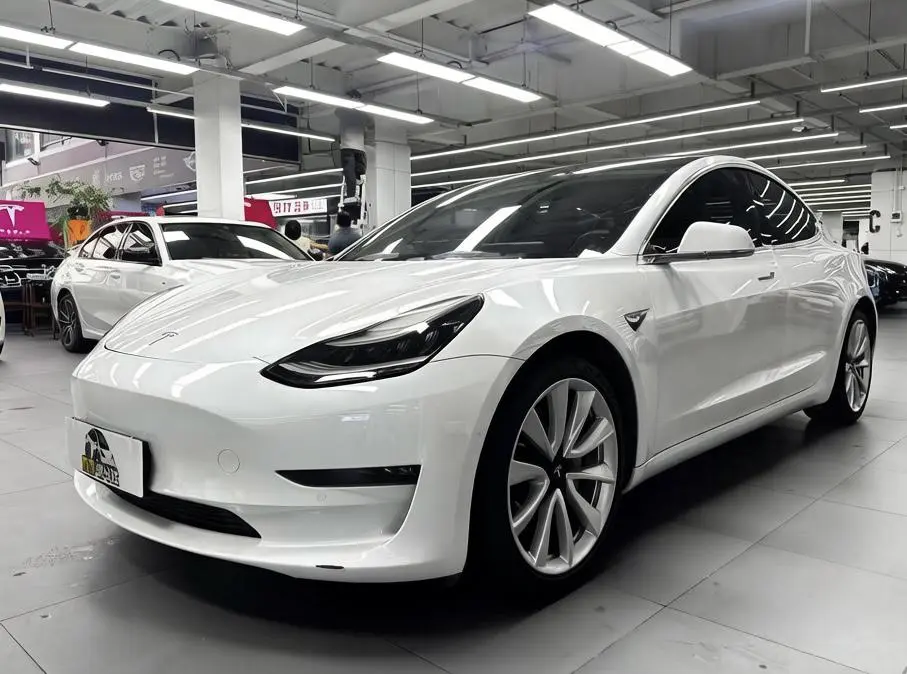Tesla Model 3 Long battery life, rear-wheel drive version