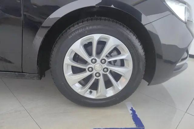 Buick Weilang Sedan 15T automatic aggressive type