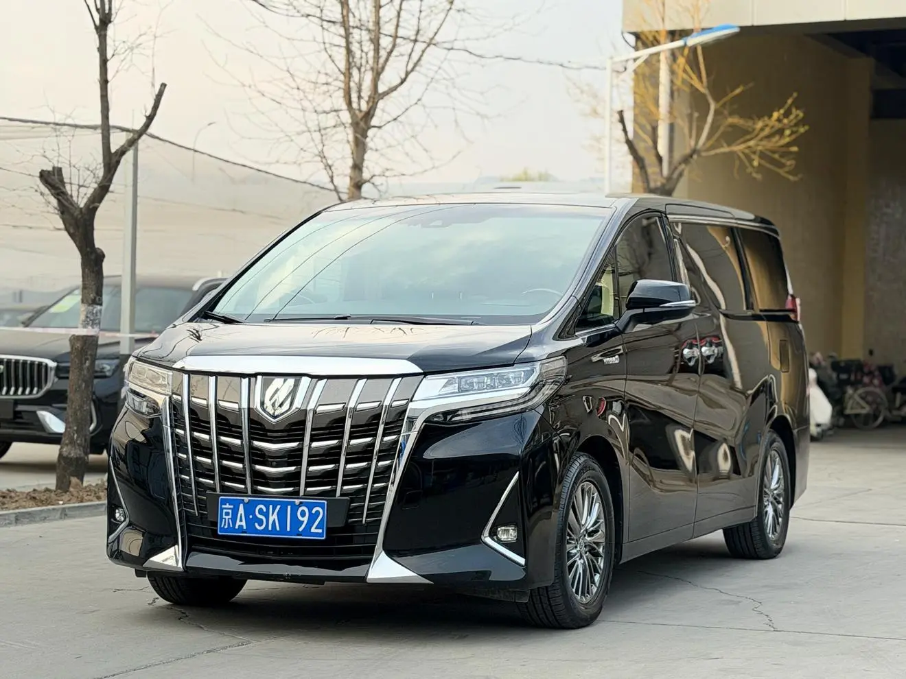 TOYOTA Elfa Dual engine 2.5L Premium Edition