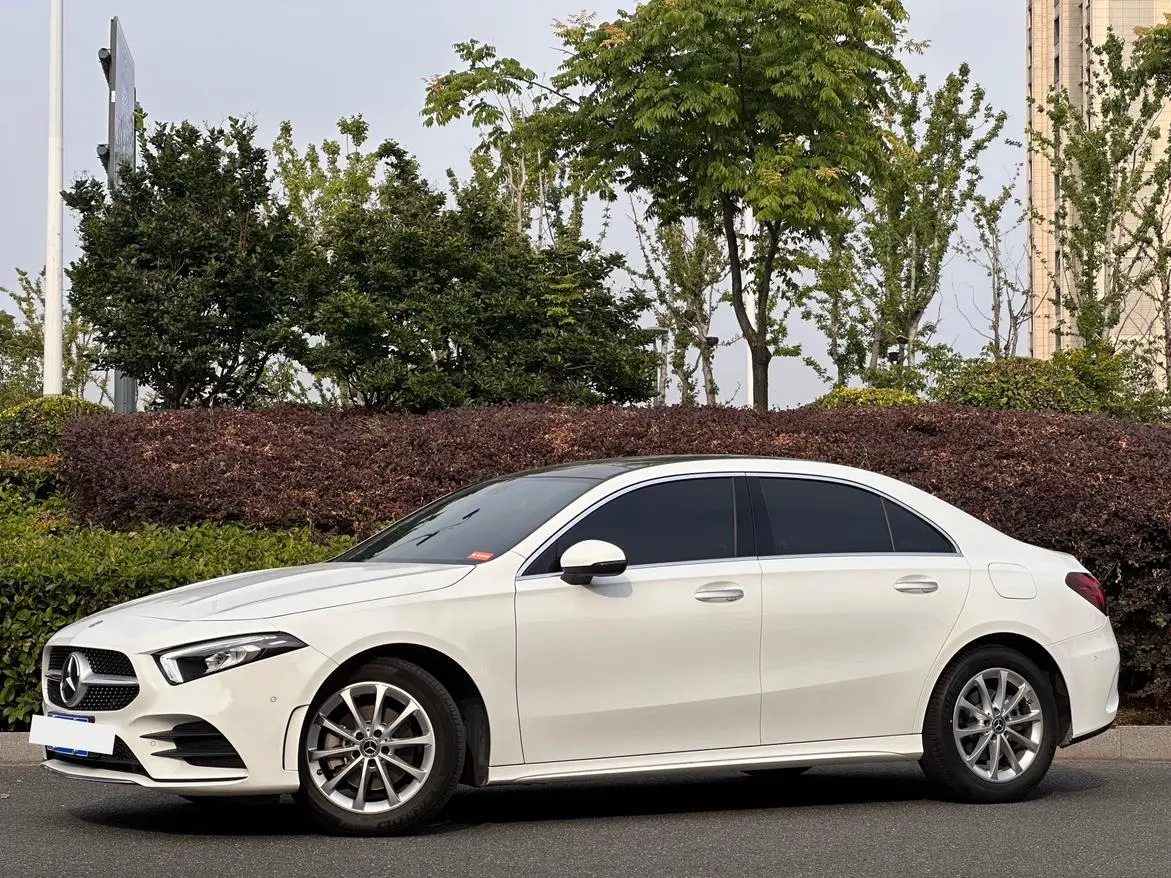 Mercedes-Benz Mercedes-Benz A-class A 200 L sports sedan fashion Version