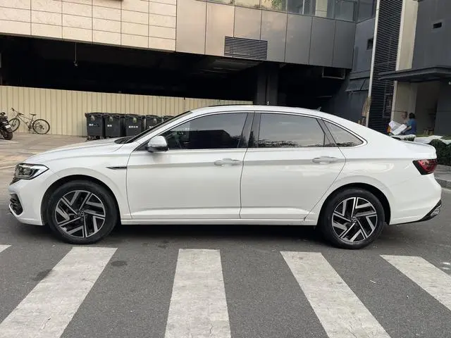 Volkswagen Sagitar 200TSI DSG Beyond Edition