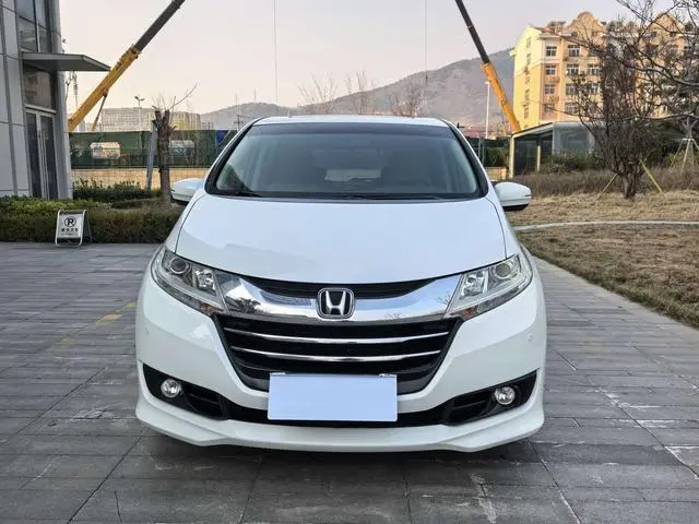 Honda Odyssey 2.4L Deluxe Edition