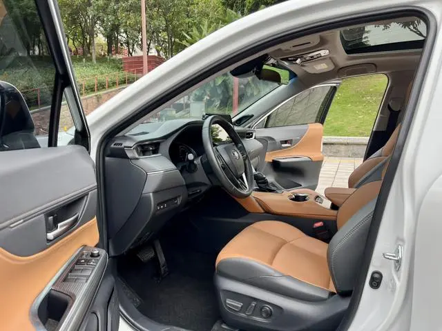 TOYOTA Weisha 2.0L CVT two-wheel drive premium edition
