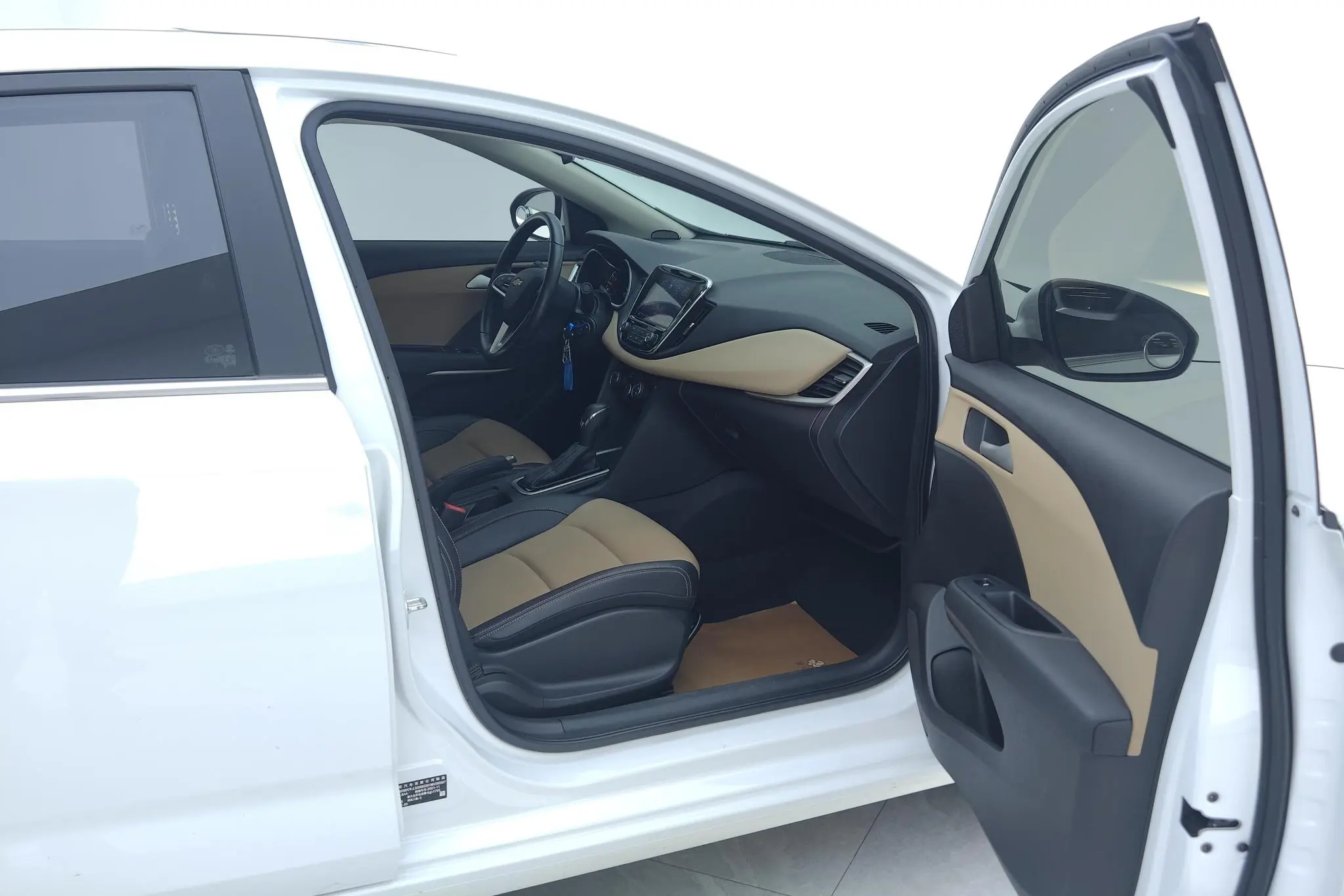 Chevrolet Cruze 320 automatic Enjoy Skylight version