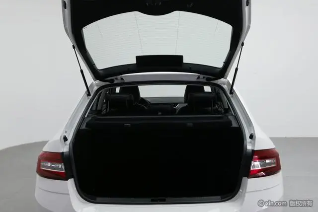 Skoda Octavia 1.5L Automatic Smart Travel Deluxe Edition Country VI