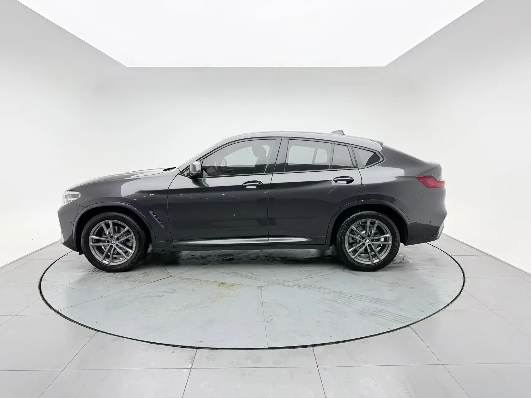 BMW BMW X4 xDrive25i M sports suit