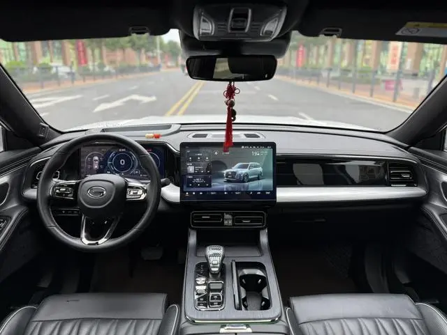 GAC Trumpchi GS8 Dual engine series 2.0TM hybrid two-wheel drive Premium Edition 7-seater