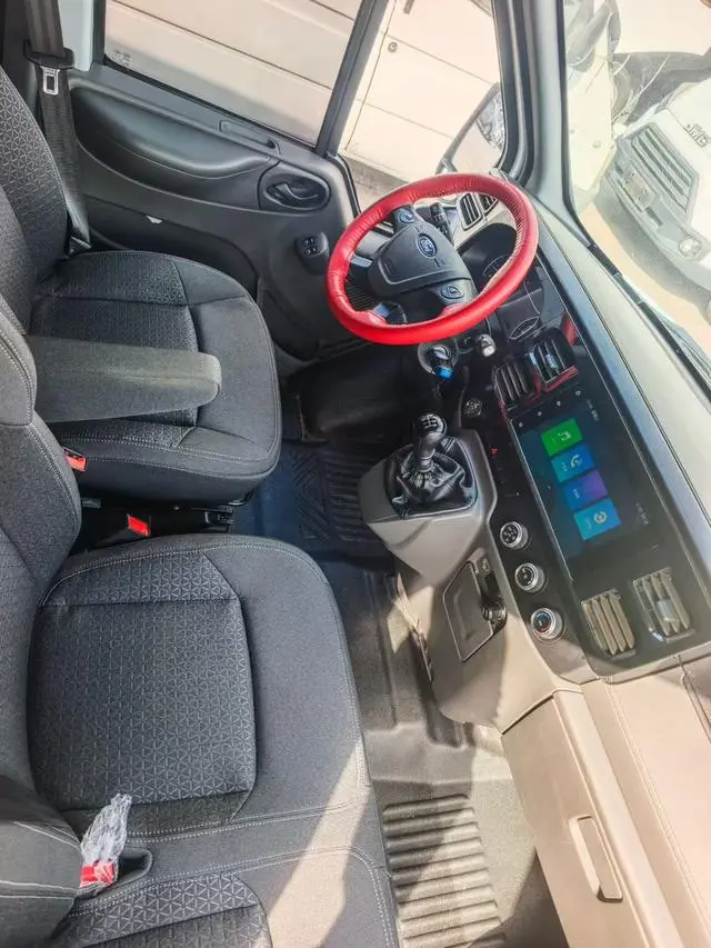 Ford The new generation of Quanshun Pro 2.2T manual van long axle 3 seats mid-top