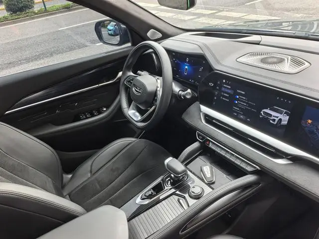 Geely Xingyue L 2.0TD high-power automatic two-wheel drive Skyrim version