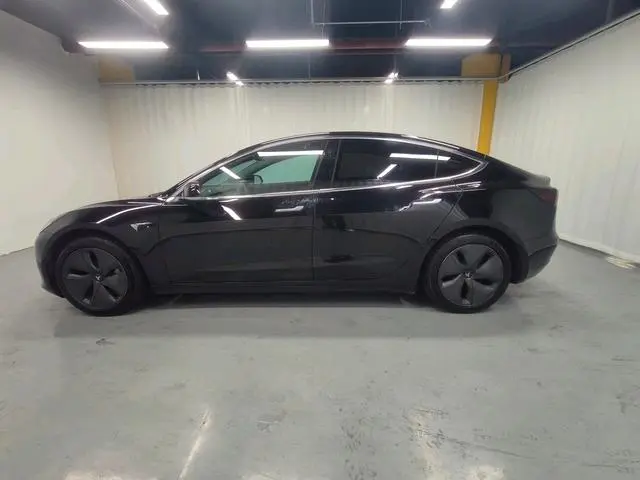 Tesla Model 3 Upgraded version of standard battery life rear drive