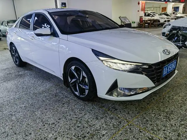 Hyundai Elantra 1.5L CVT LUX Premium Edition
