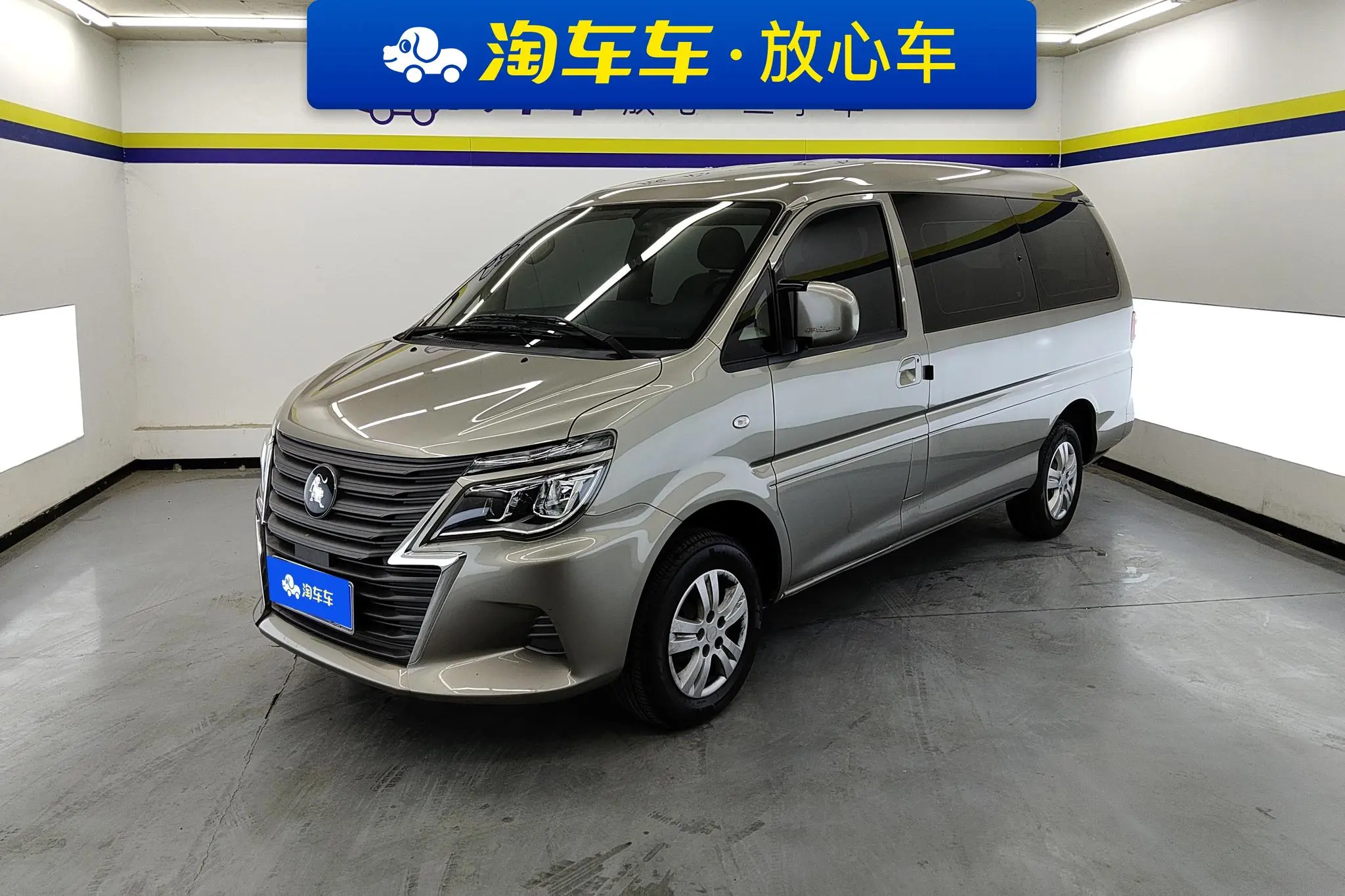 Dongfeng Fengxing Lingzhi Upgraded M5L 2.0 L 7-seater basic type
