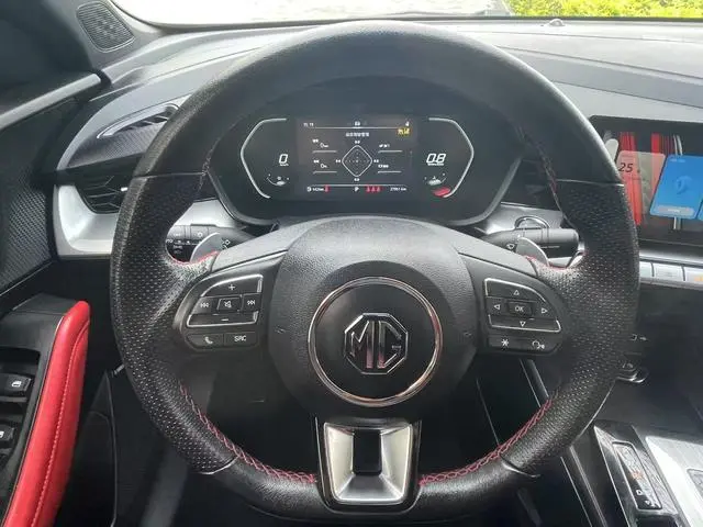 MG MG5 Facelift 300TGI DCT Green Luxury Ultimate Edition