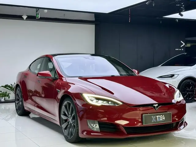 Tesla Model S P90D