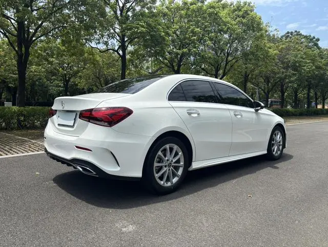 Mercedes-Benz Mercedes-Benz A-class A 200 L sports sedan