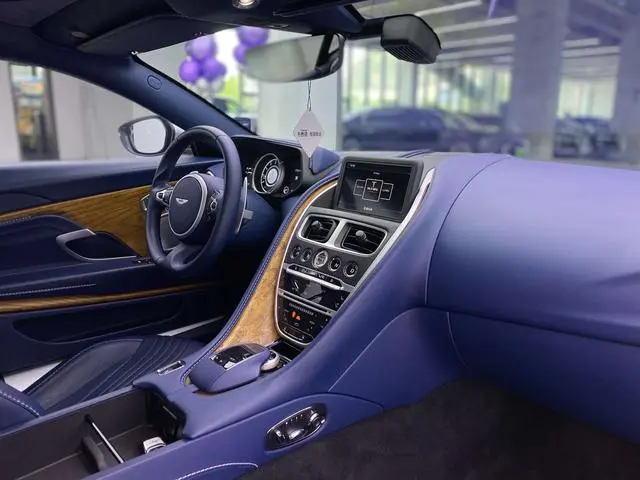 Aston Martin Aston Martin DB11 4.0T V8 Coupe