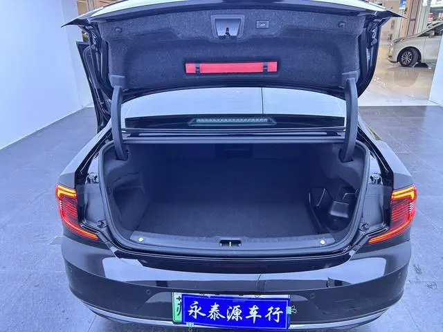 Volvo Volvo S90 PHEV T8 four-wheel drive long battery life Zhiyi Deluxe Edition