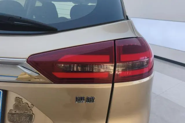 Geely Boyue 1.8TD automatic two-wheel drive intelligent 4G connected version