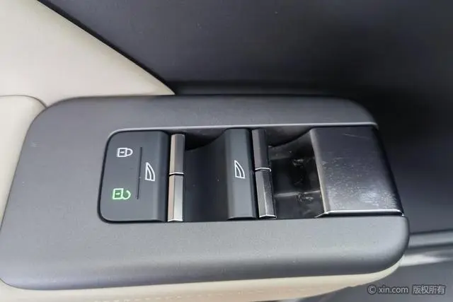 Volvo Volvo XC70 Four-wheel drive, long battery life Core