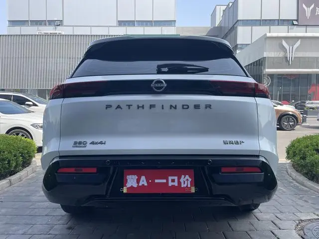 Nissan Exploring the land 380VC-TURBO four-wheel drive Zhizun Edition six-seater