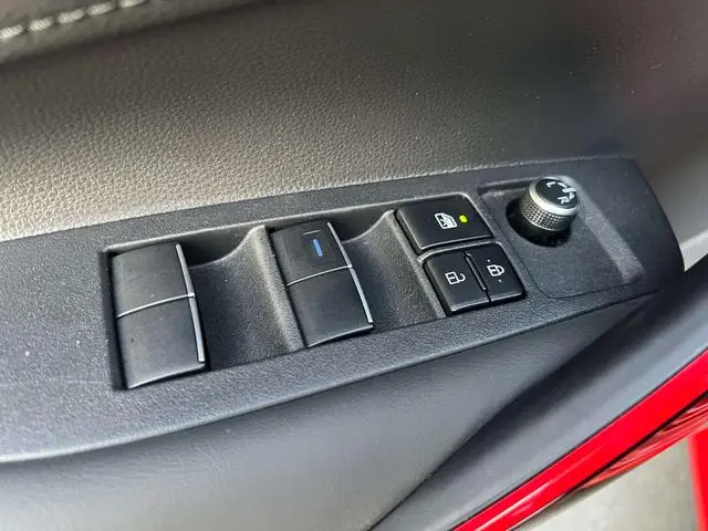 TOYOTA Lei Ling Dual engine 1.8H E-CVT sports version