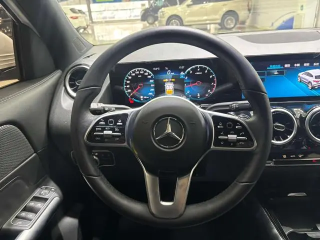 Mercedes-Benz Mercedes-Benz GLA GLA 200