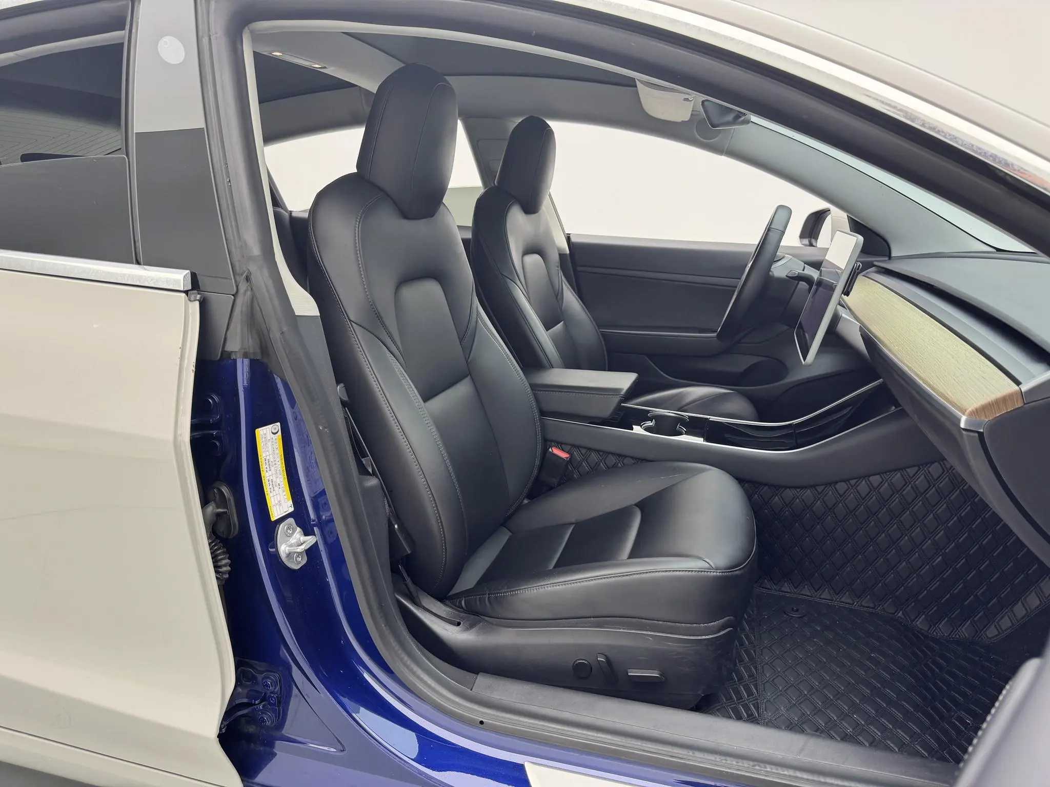 Tesla Model 3 Upgraded version of standard battery life rear drive