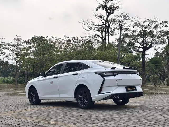 Dongfeng Fengshen Yi Hyun Mach Version 1.5L Automatic Glory Version