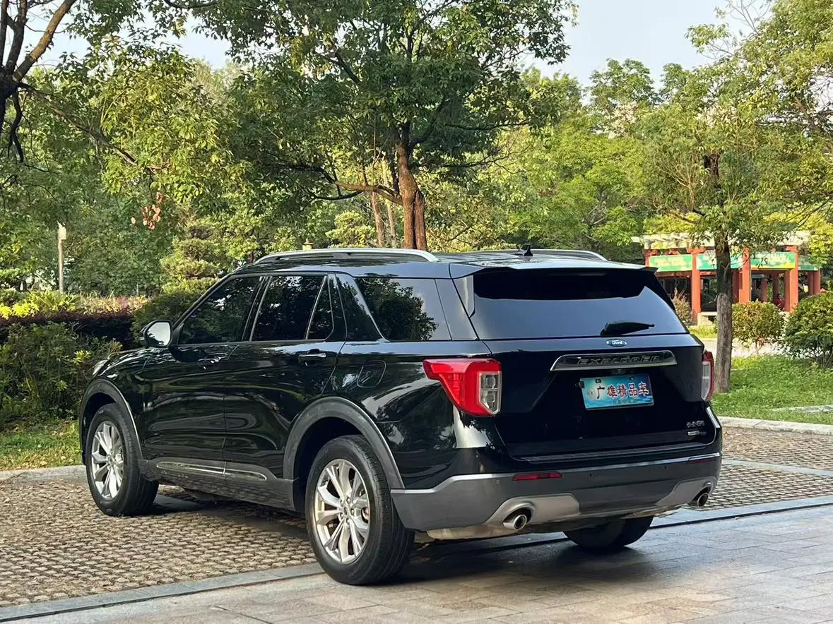 Ford Explorer EcoBoost 285 four-wheel drive fashion version 6 seats