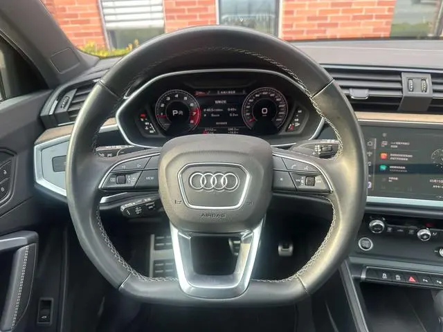 Audi Audi Q3 35 TFSI fashion and elegant