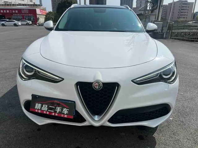 Alfa Romeo Stelvio 2.0T 200HP Deluxe Edition
