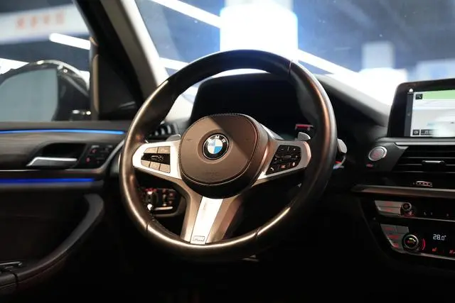 BMW BMW X3 xDrive30i leading M sports suit