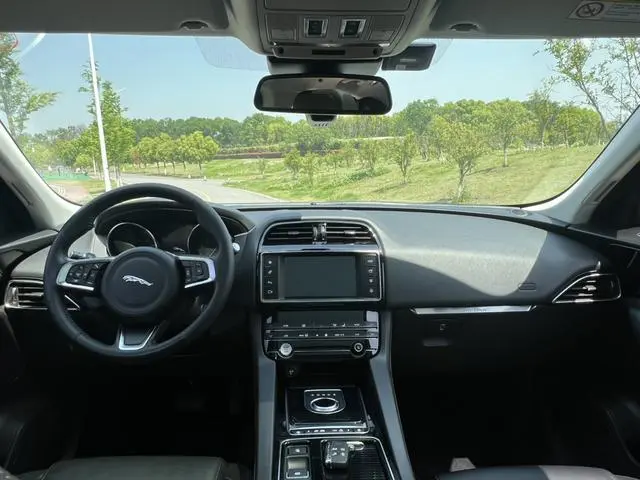 Jaguar Jaguar F-PACE 2.0T four-wheel drive Urban Exclusive Edition