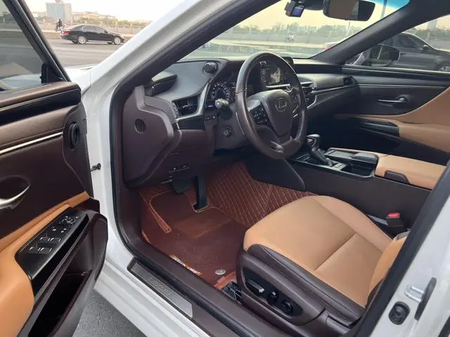 Lexus Lexus ES 300h Excellent Edition