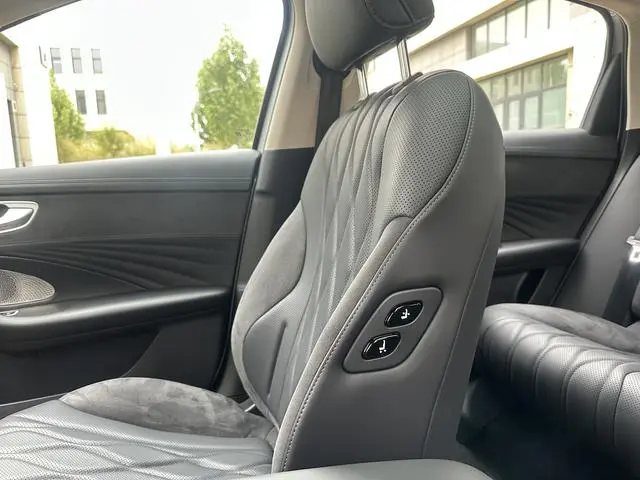 Roewe Roewe D7 DMH 125 Ultimate Edition