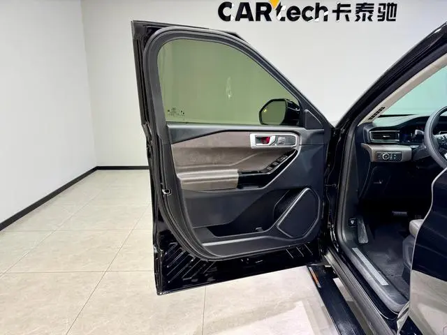 Ford Explorer 2.3T EcoBoost four-wheel drive titanium version 7 seats